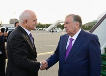 Emoməli Rəhmon Azərbaycana səfərə gəlib