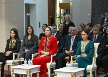 Leyla Əliyeva Aşqabadda Milli Türkmən Xalçası Muzeyində olub