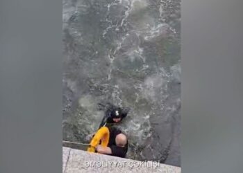 Bulvarda dənizdə batma təhlükəsində olan şəxs xilas edilib