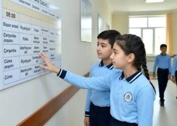 Azərbaycanda dərslərin başlama saatı dəyişdirilə bilər