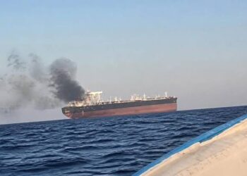 İran Hörmüz boğazında tankerin minaya düşdüyünü bildirib