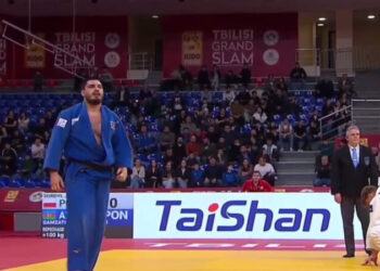 Camal Qamzatxanov dünya çempionatına qələbə ilə başladı