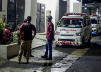 İndoneziyada yük maşını aşıb, ölənlər var