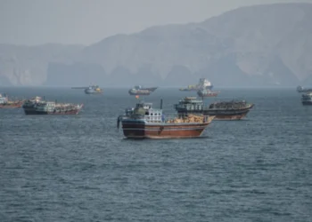 İran Hörmüz boğazından kənarda tankerlərə hücumları genişləndirib