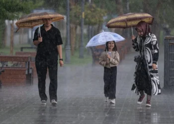 İstanbulda leysan səbəbindən dərslər distant formada keçiriləcək