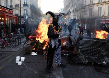 Parisdə etirazlar səbəbindən ehtiyat polis qüvvələri xidmətə çağırılır