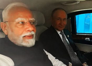 Putin avtomobildəki yerini Modiyə verdi