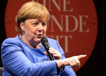 Ukrayna Merkelin Polşa və Baltikyanı ölkələrlə bağlı açıqlamalarına QƏZƏBLƏNİB