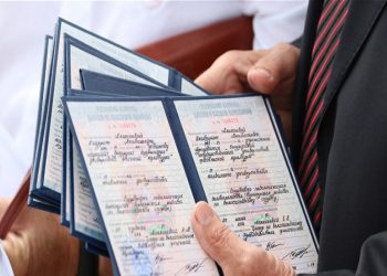 Emin Əmrullayev: Azərbaycanda qeyri-qanuni diplom almaq fərasət sayılır