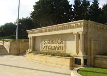 İtaliya Prezidenti Şəhidlər xiyabanını ziyarət edib