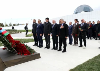 Azərbaycanda səfərdə olan türkiyəli rektorlar Zəfər parkını ziyarət ediblər