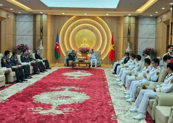 Zakir Həsənov Vyetnam HDQ Komandanlığında olub
