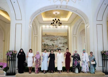 Mehriban Əliyeva Çində dövlət və hökumət başçılarının xanımları ilə birlikdə gəmi gəzintisində iştirak edib