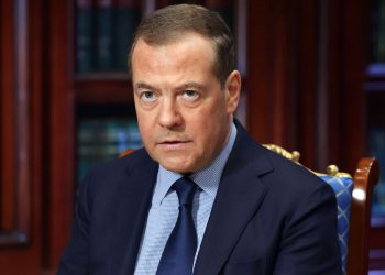 Medvedevdən xəbərdarlıq: Avropadakı PUA uçuşları təxribat ola bilər