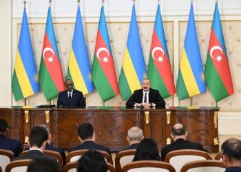 Prezidentlər mətbuata bəyanatlarla çıxış etdi