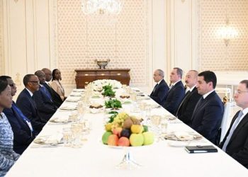 Prezidentlərin nahar əsnasında geniş tərkibdə görüşü oldu