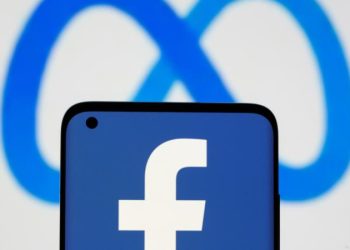 Mark Zukerberq Facebook-u məhkəməyə verib