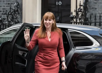 KİV: Britaniyanın Baş nazirinin müavini vergi qalmaqalı səbəbindən istefa verib