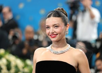 Supermodel Miranda Kerr gözəllik sirlərini açıb