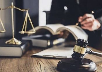 Daha 2 vəkilin fəaliyyəti dayandırıldı